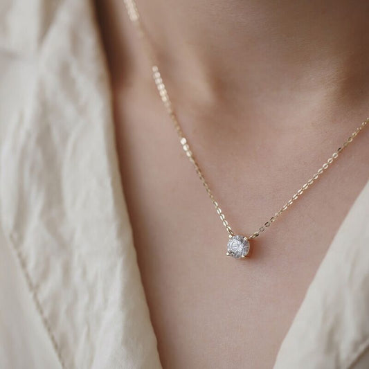 Simple clavicle chain neck chain jewelry four-claw single diamond zircon pendant necklace female wholesale