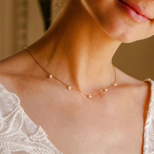 Simple clavicle chain, stainless steel necklace, titanium steel imitation pearl fringed necklace, women's short neck chain.